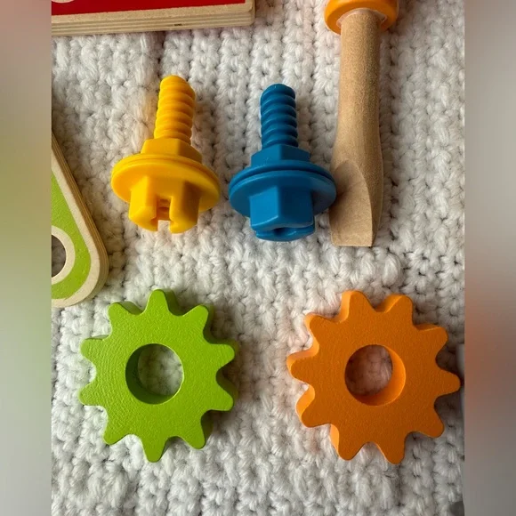 Hape Fix-It Wooden Tool Box - Picture 3 of 11